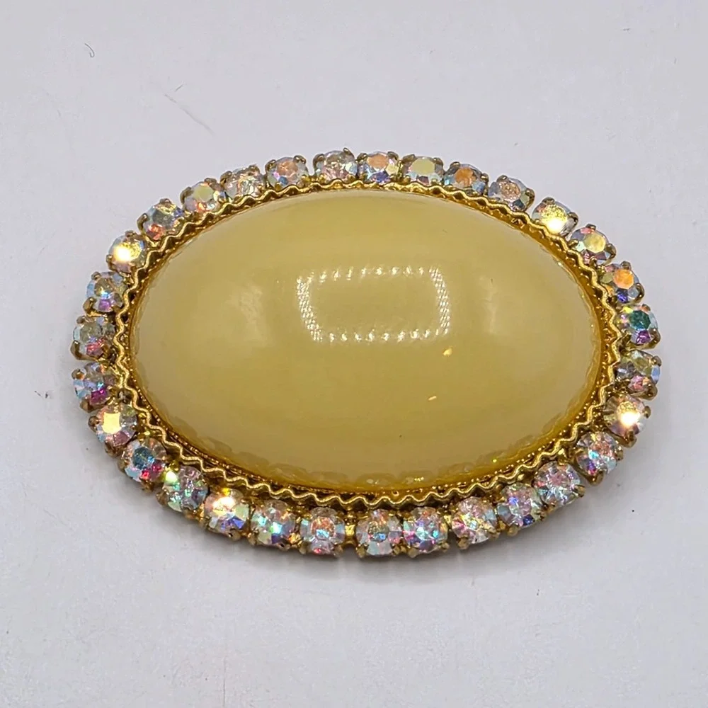 Vintage Oval Yellow Cabochon Brooch Aurora Borealis Rhinestones‎ Pin Glamorous